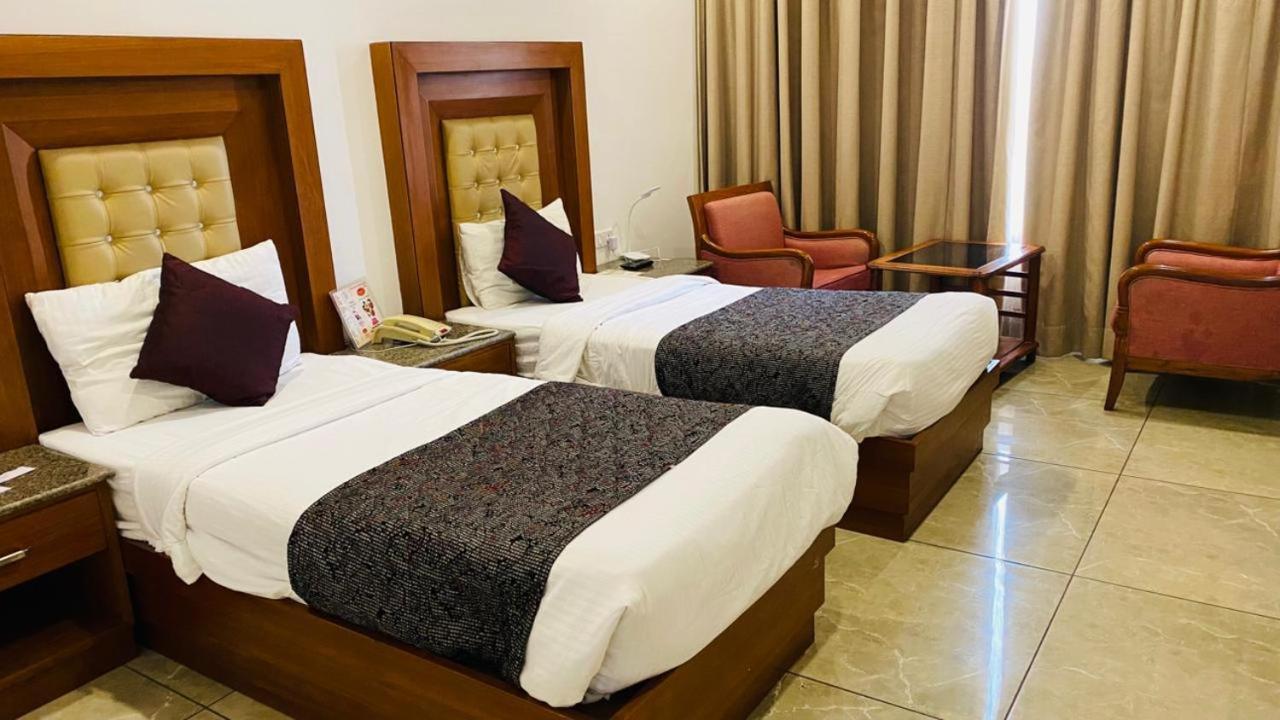 Grand Hotel Nawanshahr Nawāshahr Extérieur photo