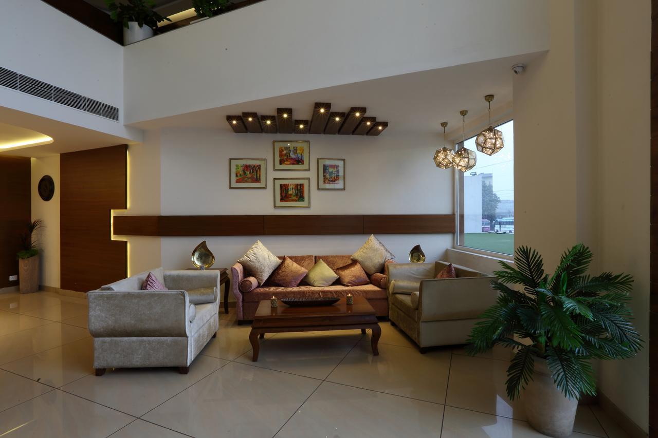 Grand Hotel Nawanshahr Nawāshahr Extérieur photo