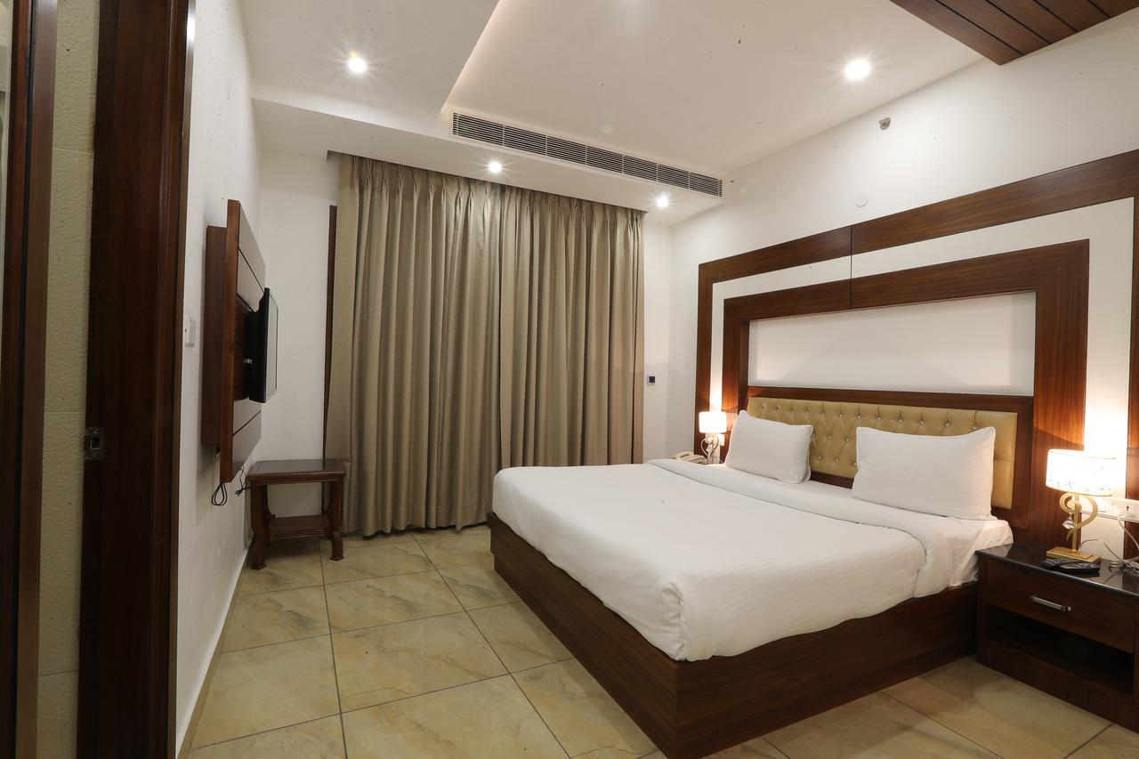 Grand Hotel Nawanshahr Nawāshahr Extérieur photo