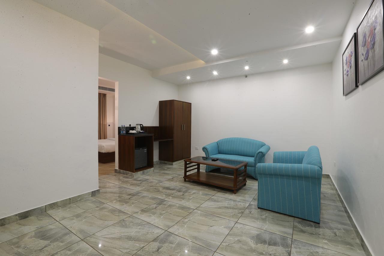 Grand Hotel Nawanshahr Nawāshahr Extérieur photo