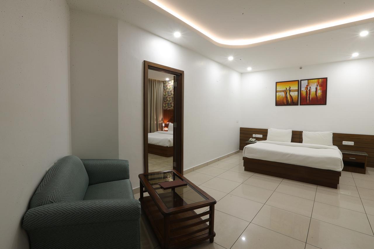 Grand Hotel Nawanshahr Nawāshahr Extérieur photo