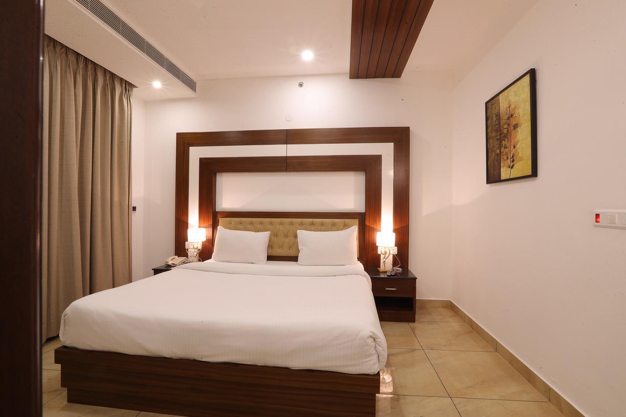 Grand Hotel Nawanshahr Nawāshahr Extérieur photo