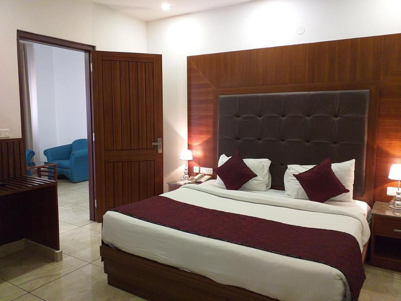 Grand Hotel Nawanshahr Nawāshahr Extérieur photo