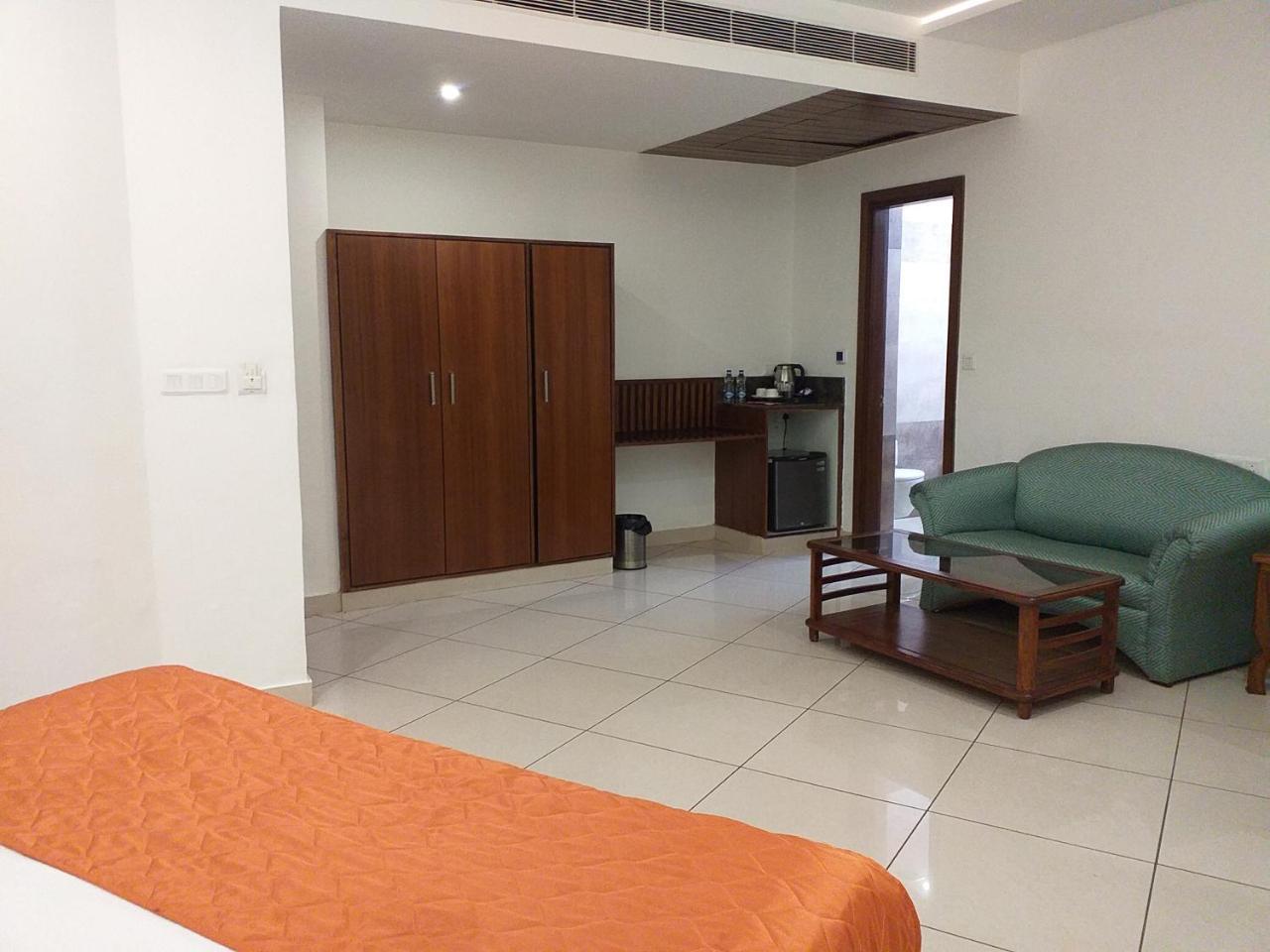 Grand Hotel Nawanshahr Nawāshahr Extérieur photo